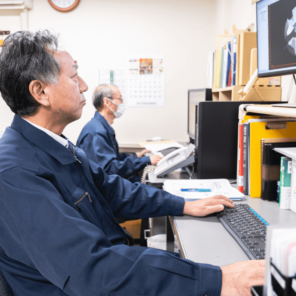 CAD / CAMオペレーターの作業風景